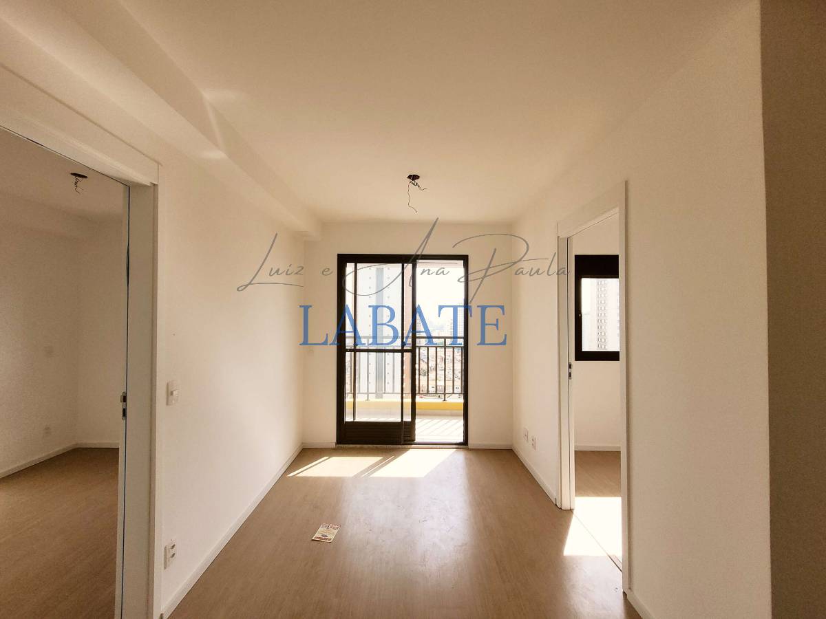  - Apartamento 37m² com varanda no 18º andar no Belenzinho
