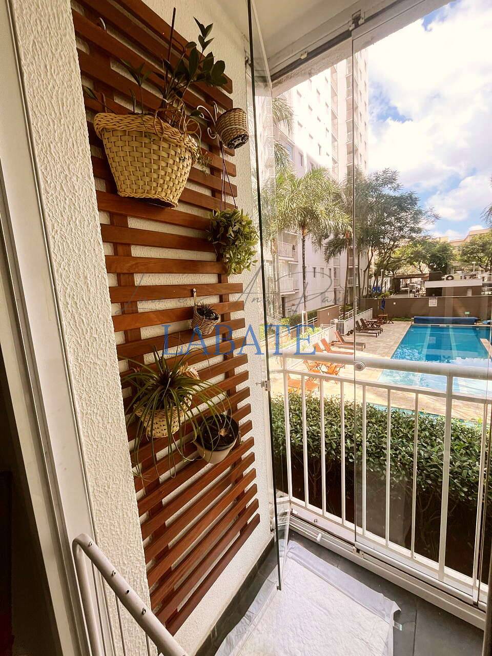  - Apartamento 46m² com sacada envidraçada e móveis planejados no Jardim Aricanduva