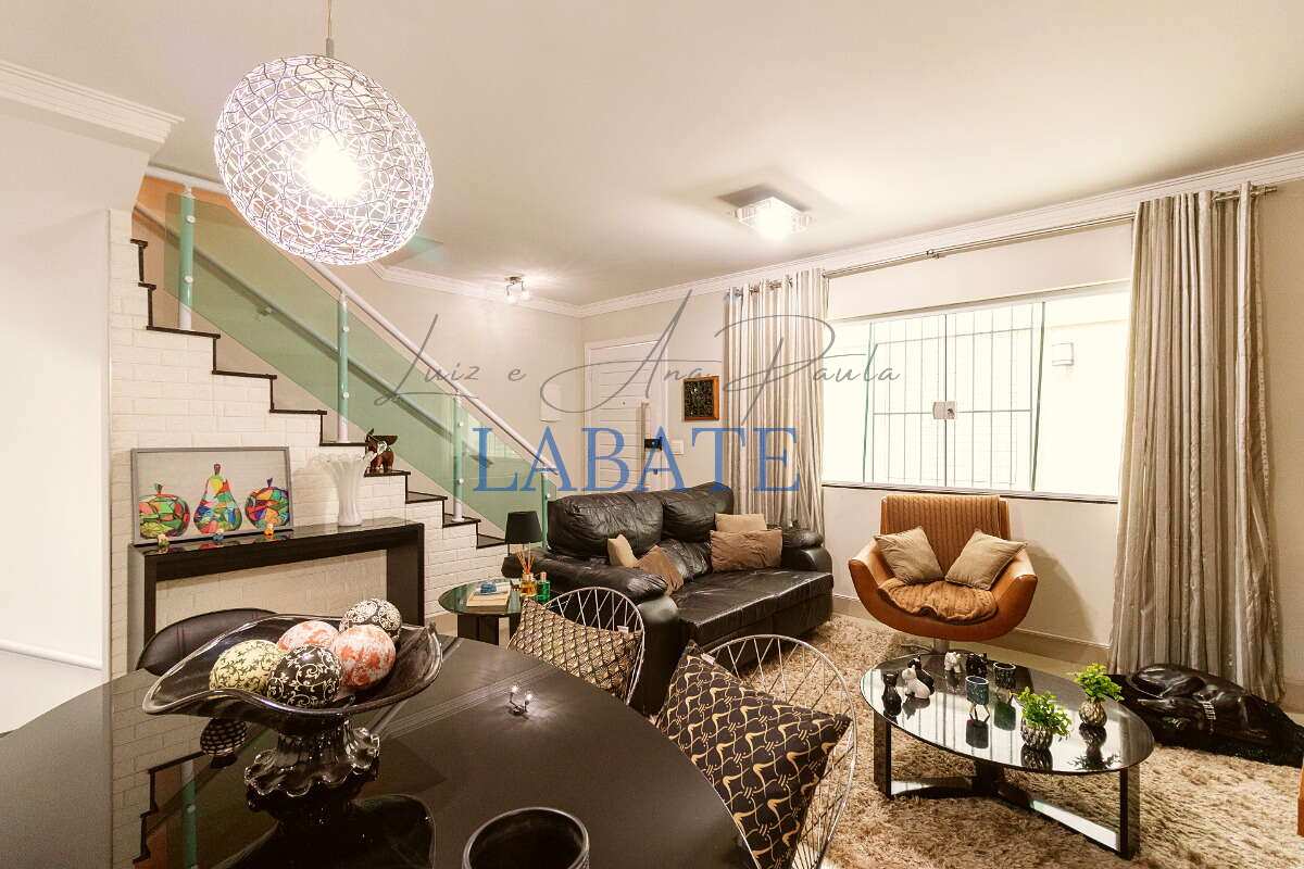  - Casa 142m² com 4 vagas e sacada na Vila Formosa