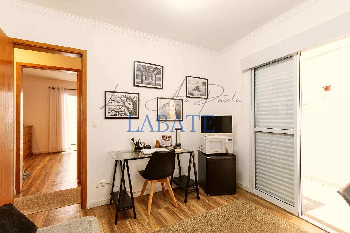  - Casa 142m² com 4 vagas e sacada na Vila Formosa