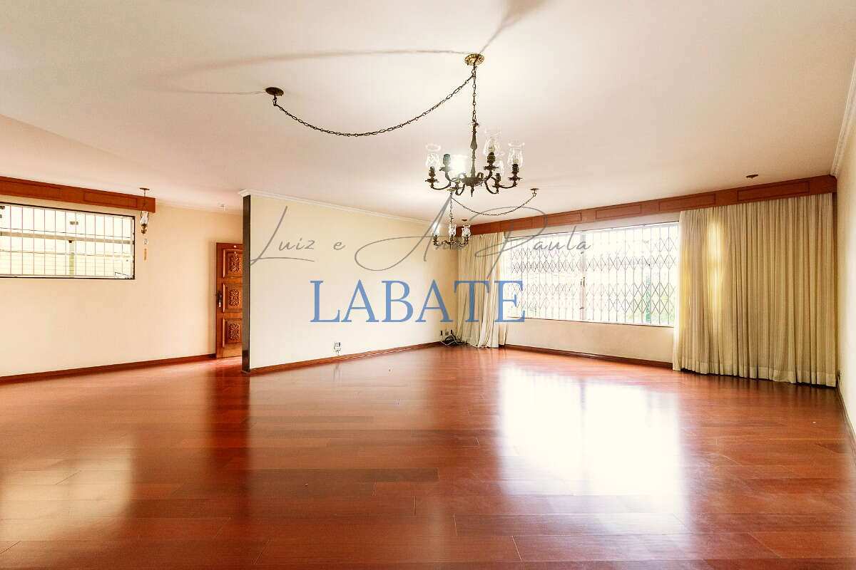  - Casa 382m² com 3 suítes e 6 vagas na Vila Carrão