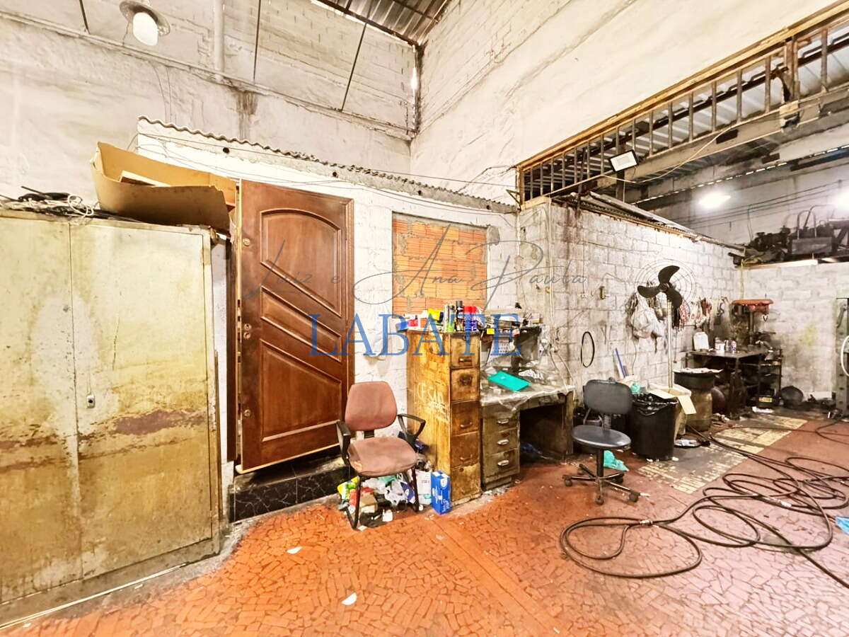  - Galpão 248m² com 12 vagas e depósito na Mooca
