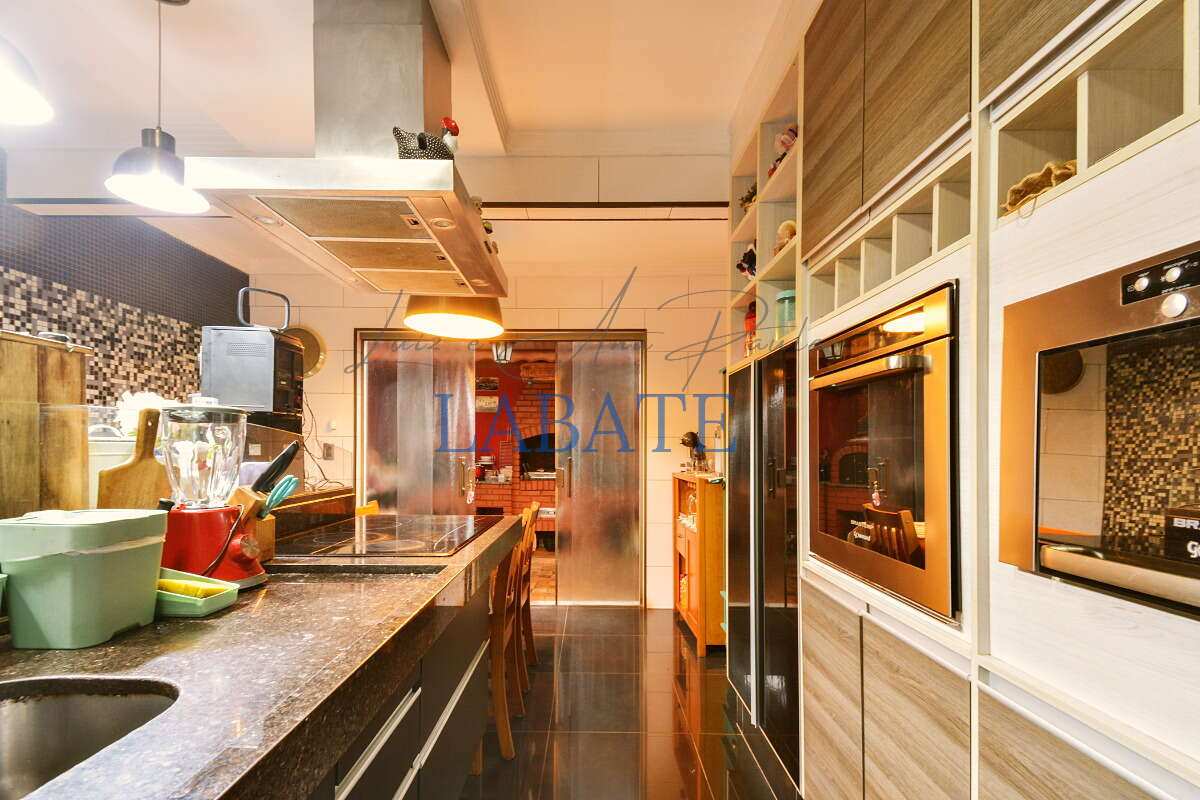  - Sobrado 143m² com 3 quartos e 3 vagas na Vila Regente Feijó