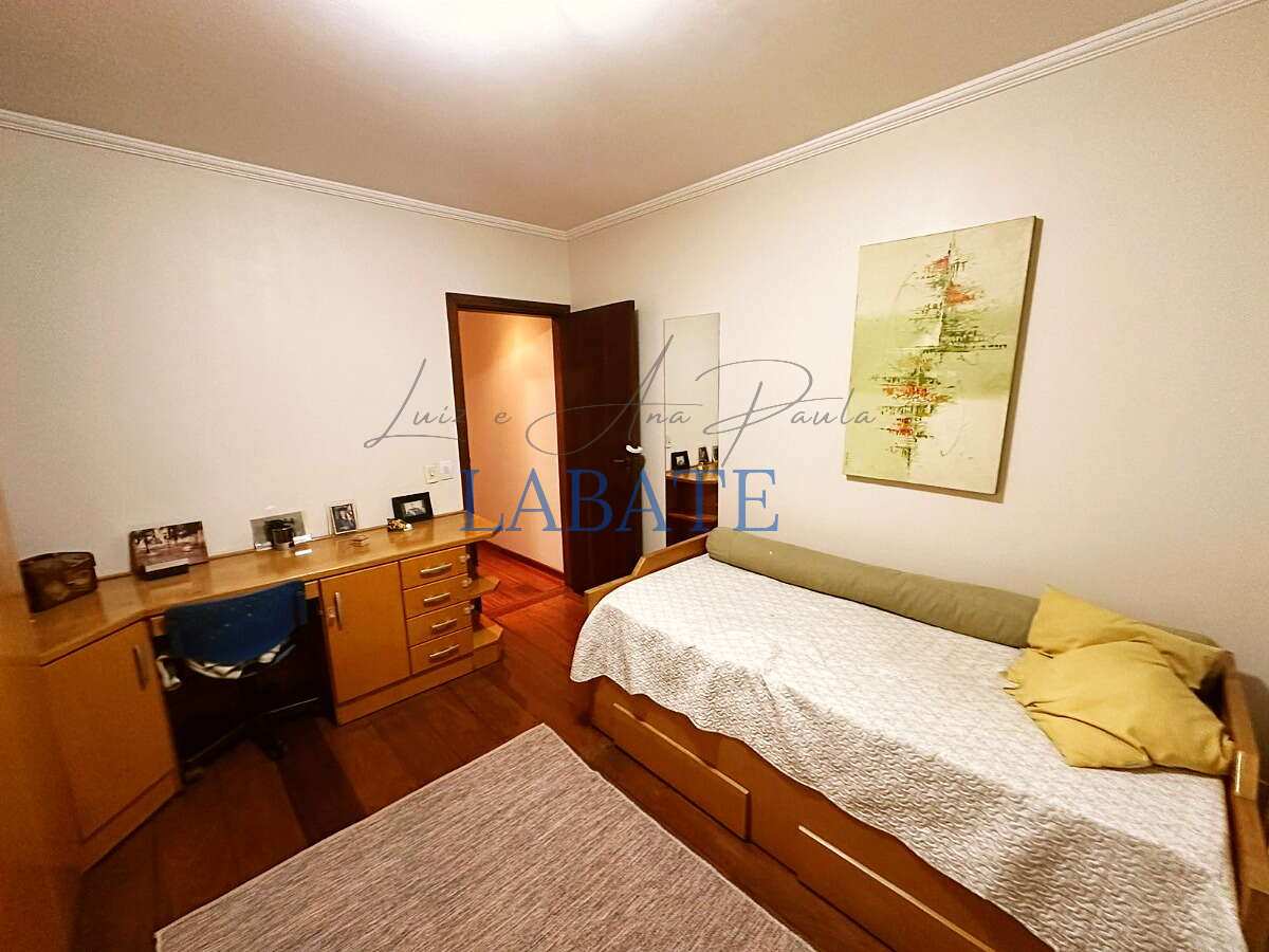  - Sobrado 157m² com 4 vagas e churrasqueira no Vila Carrão